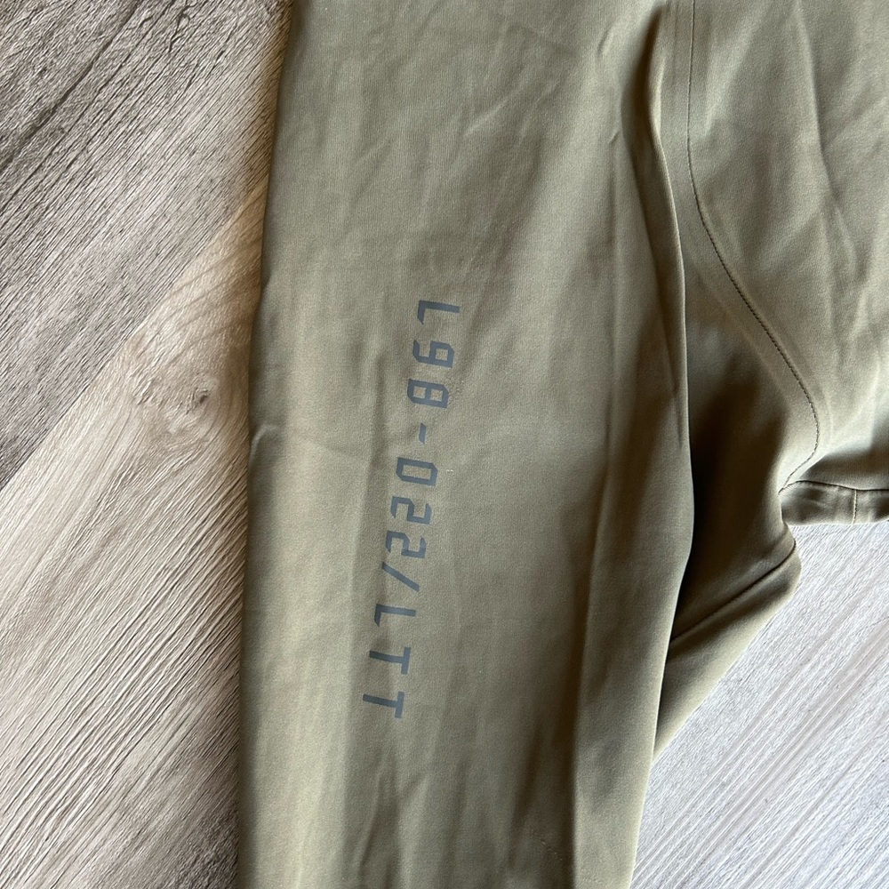 Lululemon License to Train Pant 21” Large Olive Green - Picture 4 of 7